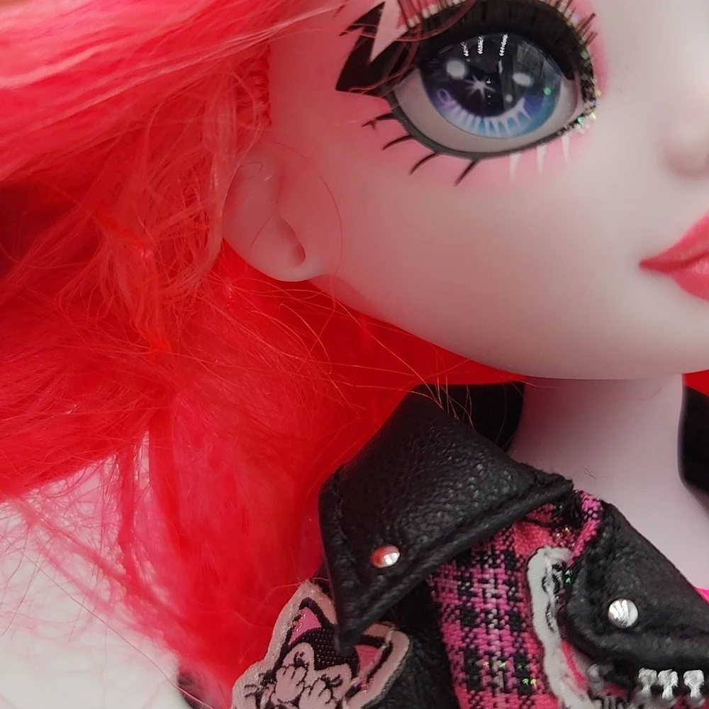 Shadow High Rainbow Vision  Mara‎ Pinkett Doll with Pink Hair and Outfit